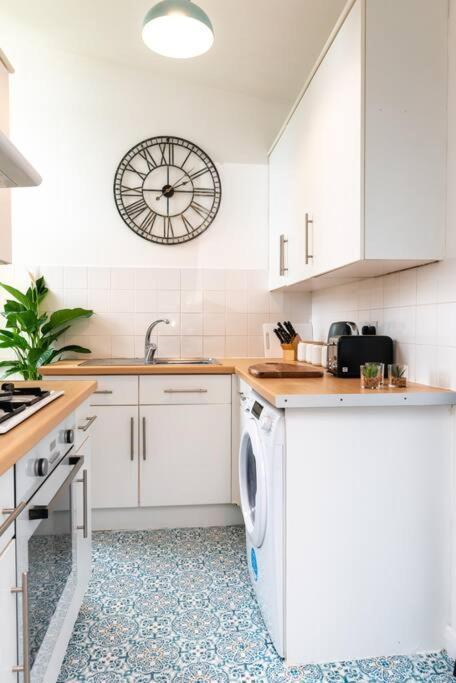 * Popular * Stunning Quiet Apartment By The Sea トーキー エクステリア 写真